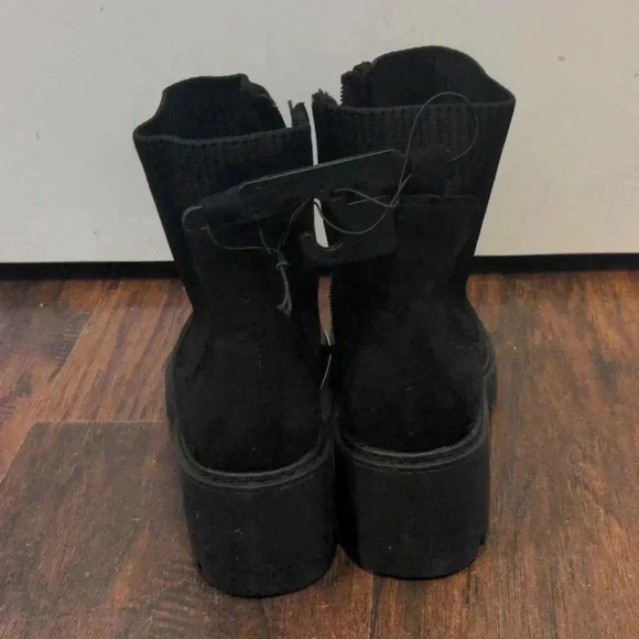 No Boundaries Women's Chelsea Boots with Knit Panel - Picture 3 of 9